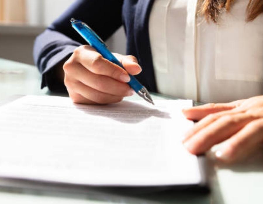 timeshare lawyer reviewing a timeshare contract